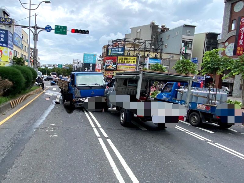 宜蘭市中山路發生連環車禍3人輕傷送醫