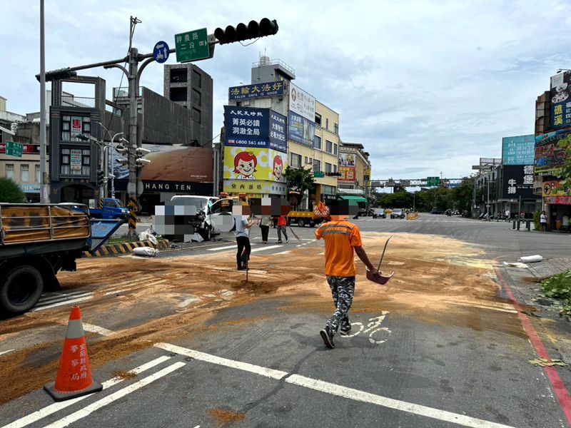 宜蘭市中山路發生連環車禍3人輕傷送醫