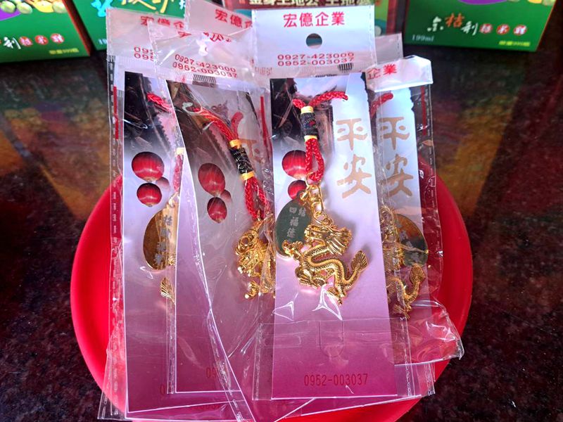 土地公紀念酒贈信眾四結福德廟中秋擲杯賜福