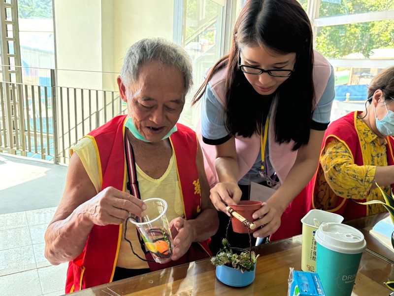 燿華電子捐助 關懷偏鄉三失老人