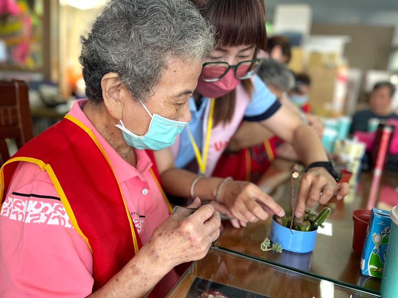 燿華電子捐助 關懷偏鄉三失老人