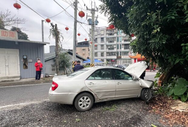 違規車主拒檢逃逸自撞 警方開罰近4萬
