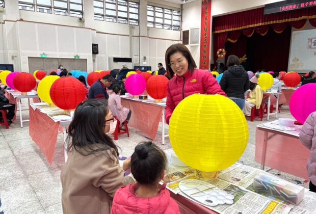 宜蘭市金蛇舞春燈飾是由親子共築祝福的夢想