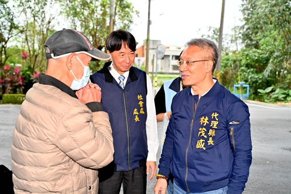 低溫12℃來襲!林茂盛為街友穿衣保暖
