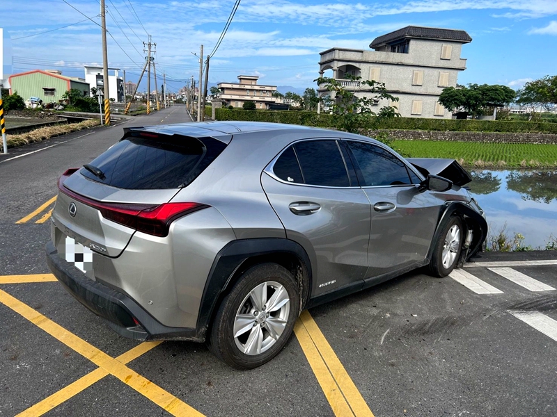 五結中福南路口車禍 白色自小客噴飛田中