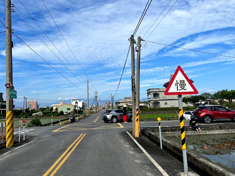 五結中福南路口車禍 白色自小客噴飛田中