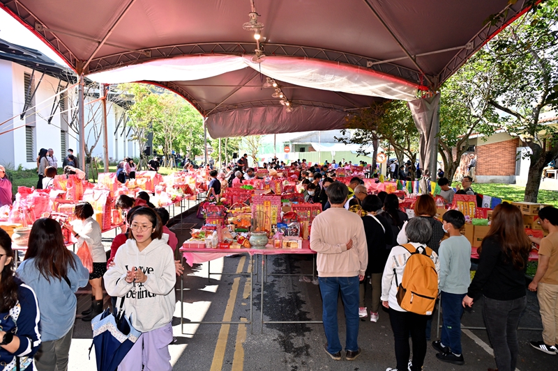 不只追思更是傳承！宜蘭春祭法會千人誦經文