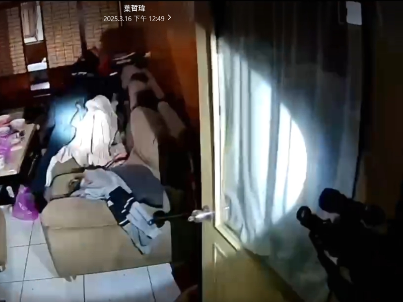 霹靂小組攻堅逮通緝犯!現場見長槍與子彈