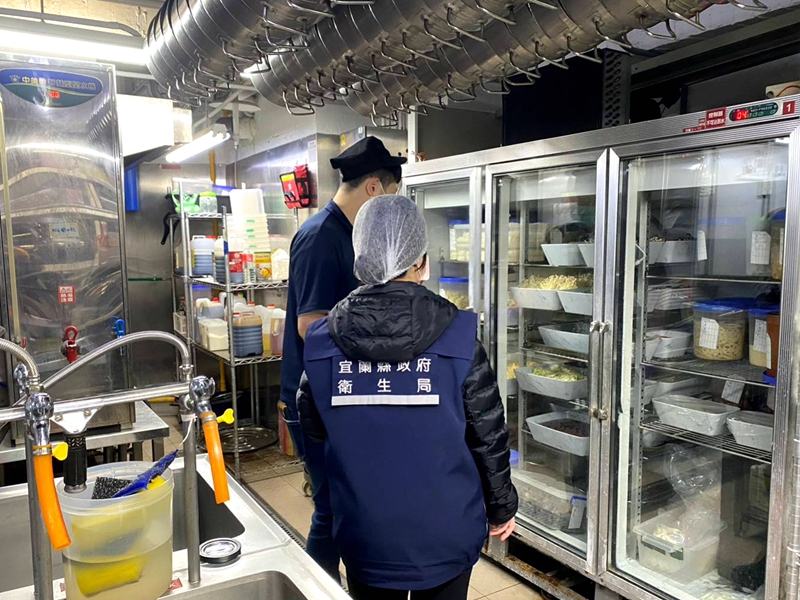 羅東某吃到飽火鍋店翻車了15人爆食物中毒