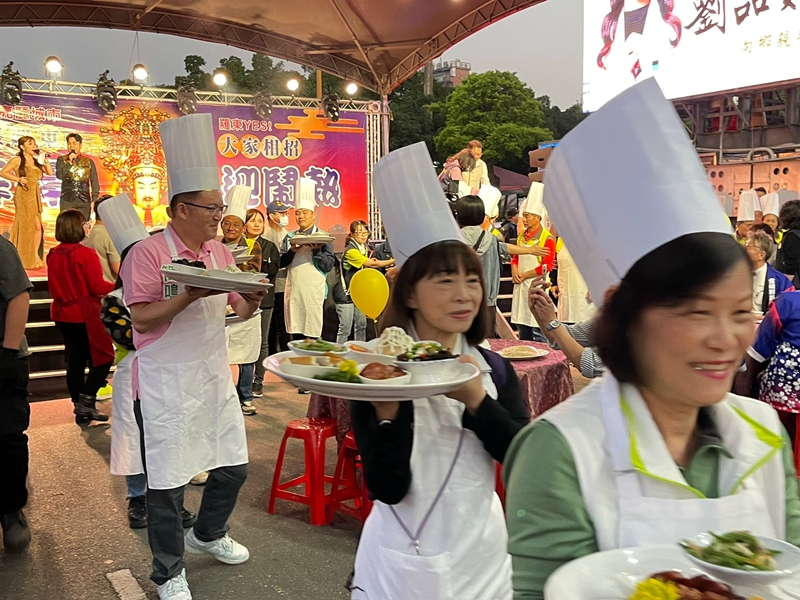 羅東封街吃呷拜拜 萬人共饗蘭陽美食