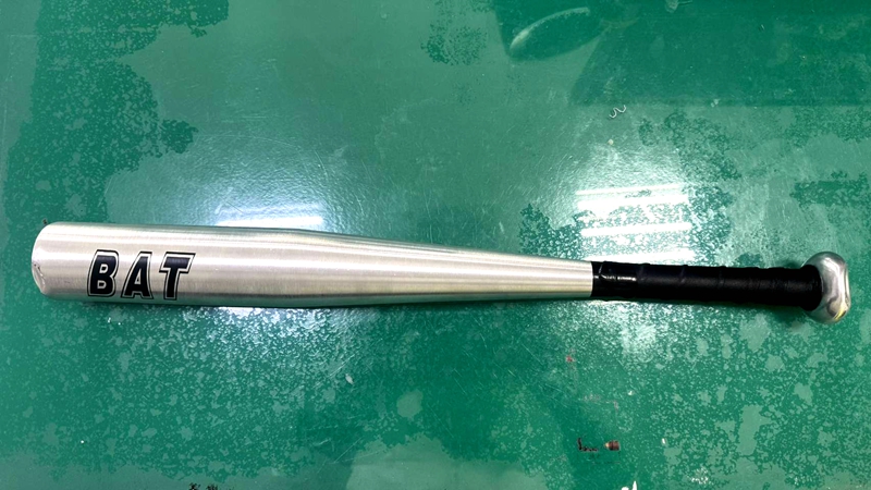 情侶吵架變刑案?男子崩潰砸娃娃機店