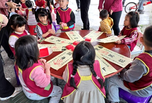 全台唯一牽囝土地公 替孩子祈福過兒童節