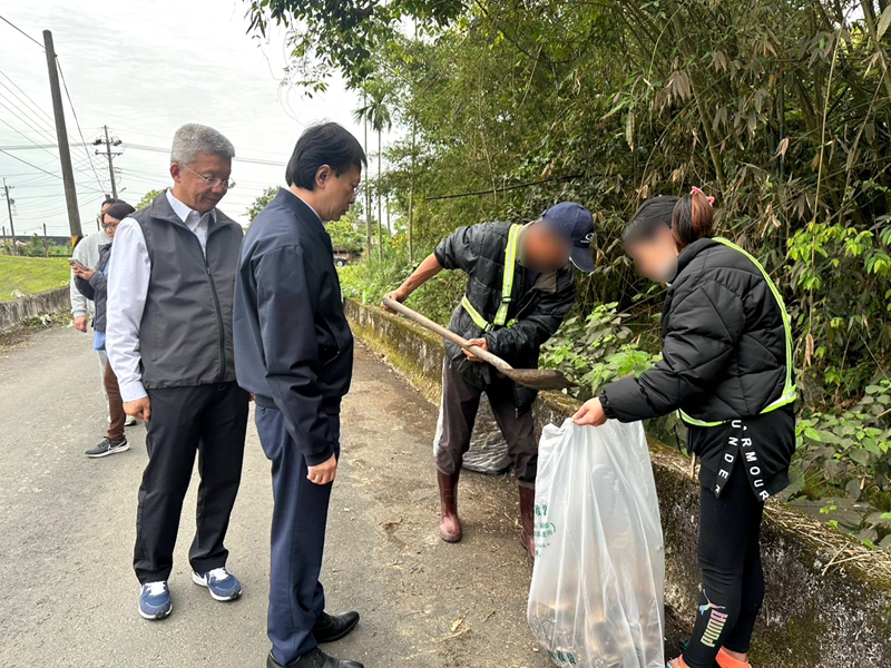 清明掃墓也能傳愛 社勞人力齊力美化公墓