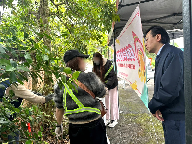 清明掃墓也能傳愛 社勞人力齊力美化公墓