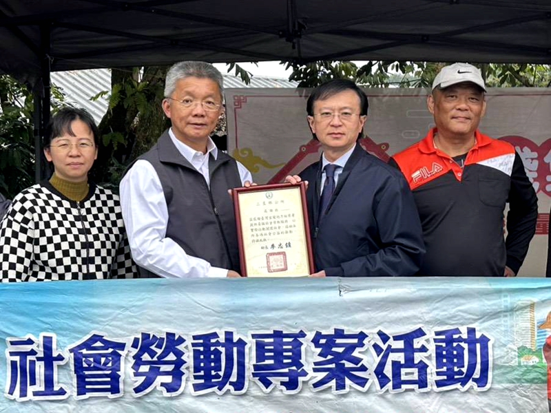 清明掃墓也能傳愛 社勞人力齊力美化公墓