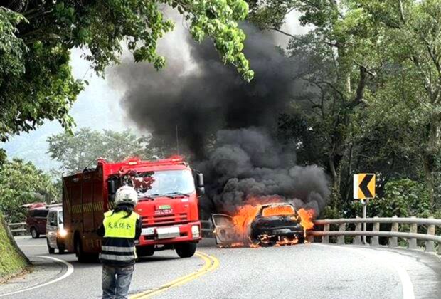台9丁火燒車！車頭冒煙5分鐘燒成骨