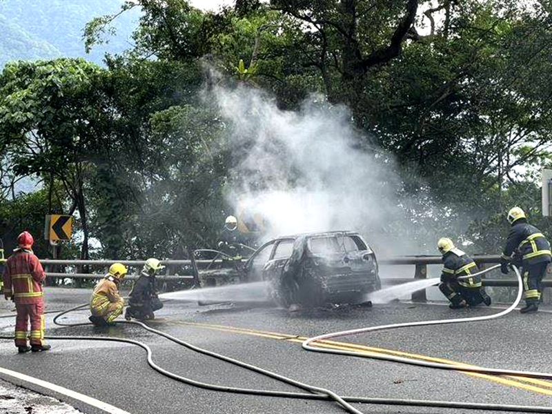 台9丁火燒車!車頭冒煙5分鐘燒成骨