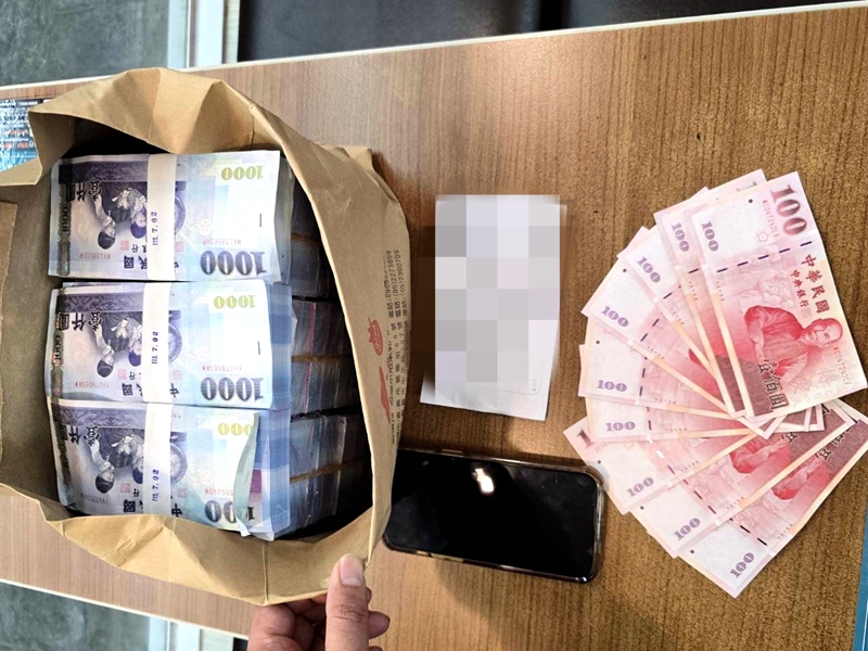 🔥超商店員機警 🚔蘇警逮2車手