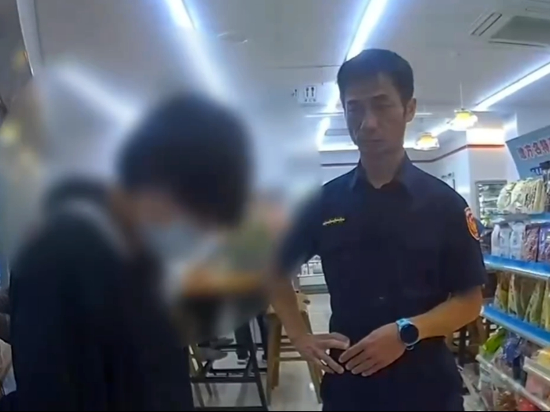 🔥超商店員機警 🚔蘇警逮2車手
