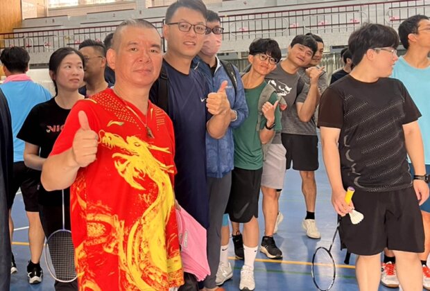 首屆羅東教育盃羽球賽 家長校長齊揮拍！