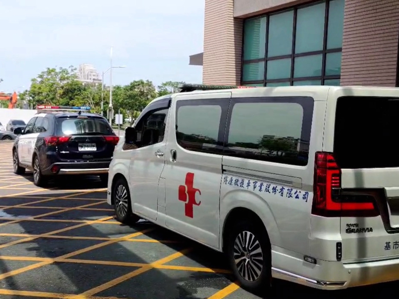 腦死男器捐愛延續 員警開道護航生命路!