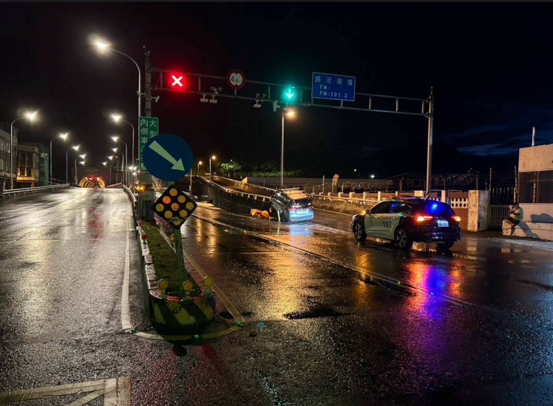 蘇澳蘭陽隧道清晨車禍 疑精神不濟自撞車毀