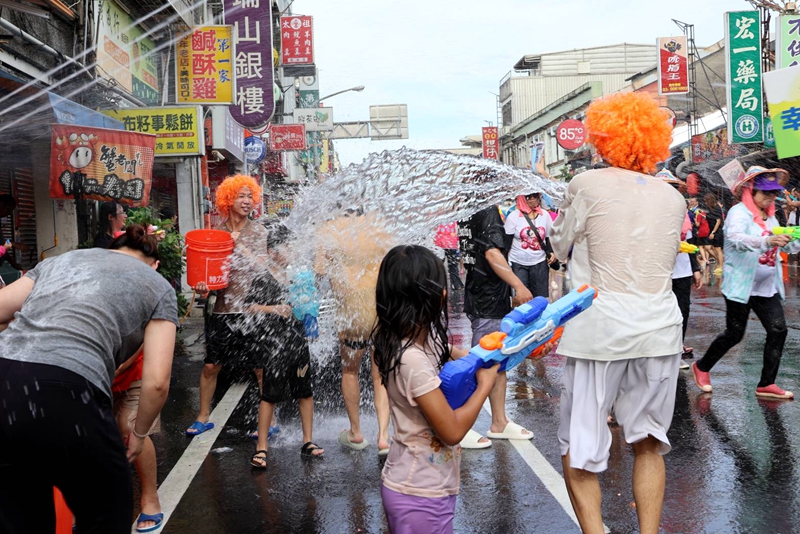 玩水、聽歌、打卡 蘇澳潑水節太瘋了!