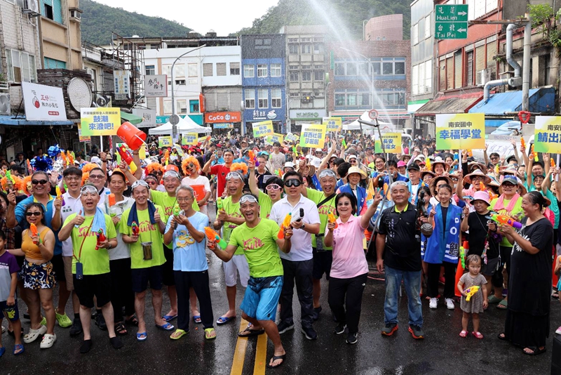 玩水、聽歌、打卡 蘇澳潑水節太瘋了!