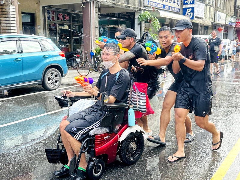 玩水、聽歌、打卡 蘇澳潑水節太瘋了!