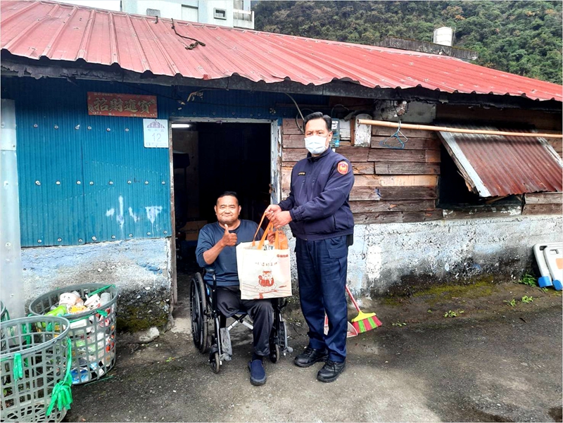 暖警40載圓滿退場 胡傳明千萬資助弱勢