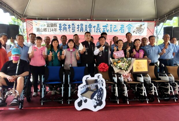 張顯松再捐400台輪椅 助長者與身障者