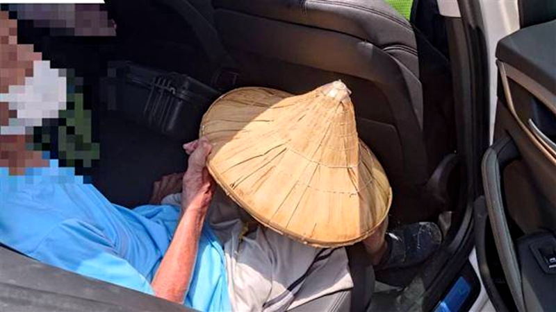 阿公仔單車上國道五號 驚險一瞬!