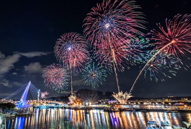 淡水夜嗨趴！三週日連炸煙火美翻！(照片新北市漁業處提供)