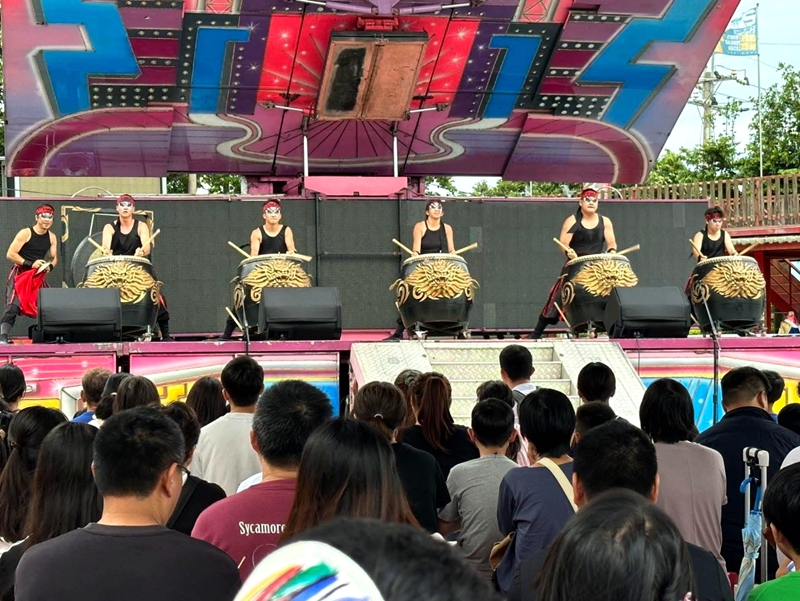 九天民俗技藝團以活力四射的-動感廟會-重現熱鬧廟會(照片台中文化局提供)