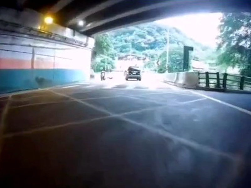 後方車輛行車紀錄器影片截圖