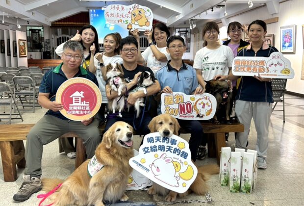 毛孩出任務！治療犬走進職場療癒上班族心情