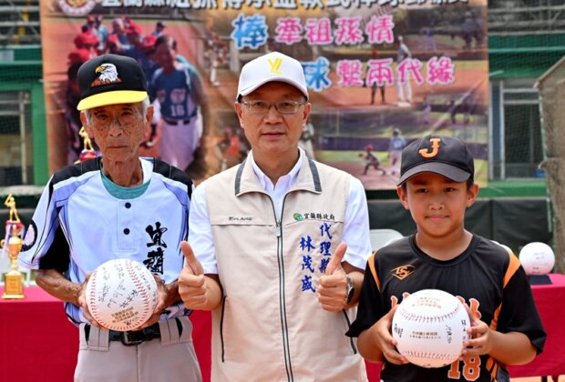 祖孫同場揮棒！宜蘭棒球場最暖家庭聚會