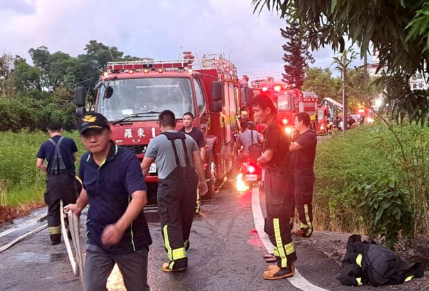 羅東竹林街火災濃煙竄天 消防10車滅火!