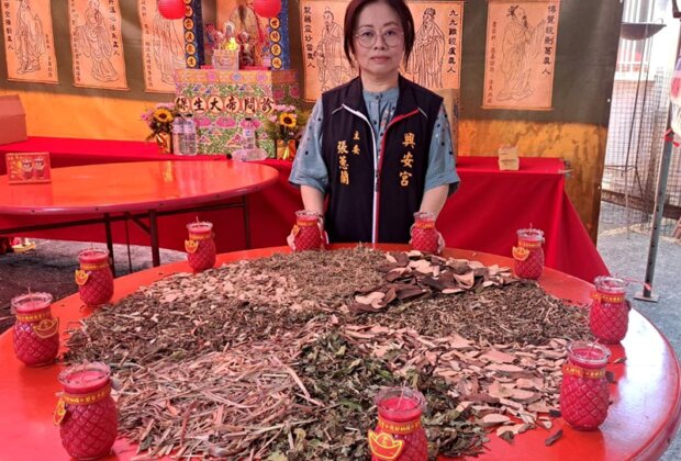 羅東北成興安宮中元普渡 融入中藥文化祈安