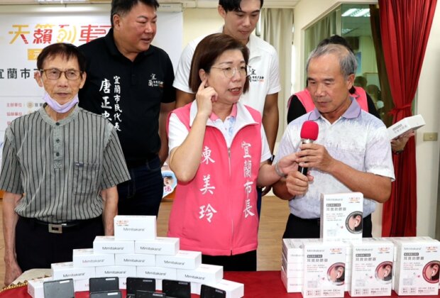 元健捐贈500台數位藍牙助聽器 助聽障者