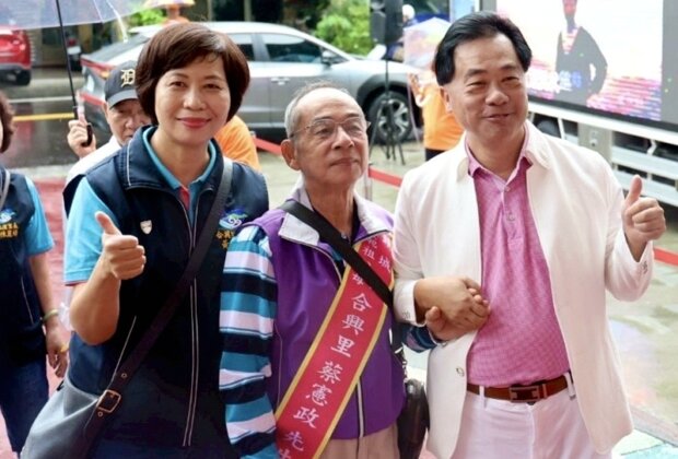 頭城鎮模範祖父母 走紅毯星光大道溫馨感人