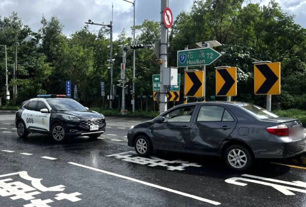 台9蘇花改東澳端 砂石車自小客碰撞人無恙