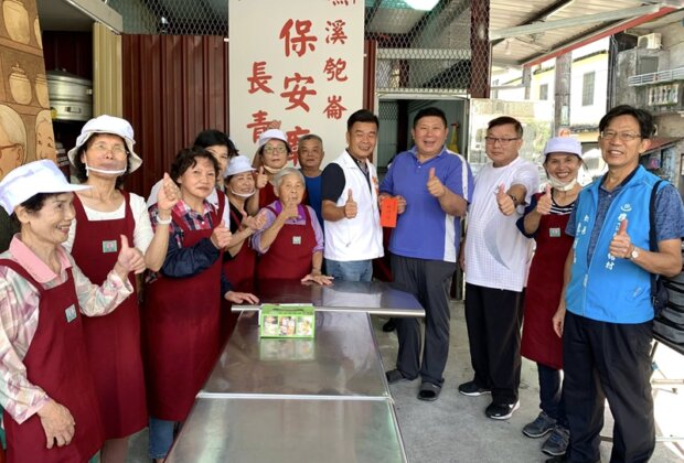礁溪匏崙長青食堂飯香 林聰池為阿嬤們加油