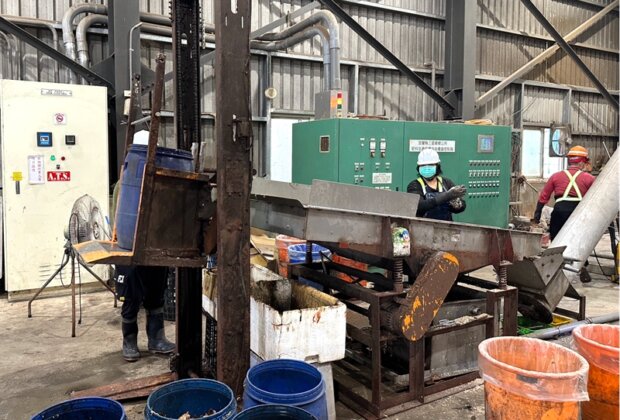 廚餘桶搬運進三星有機廢棄物處理廠