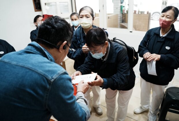 慈濟深入蘇澳災區三日家訪 受災戶感恩援助