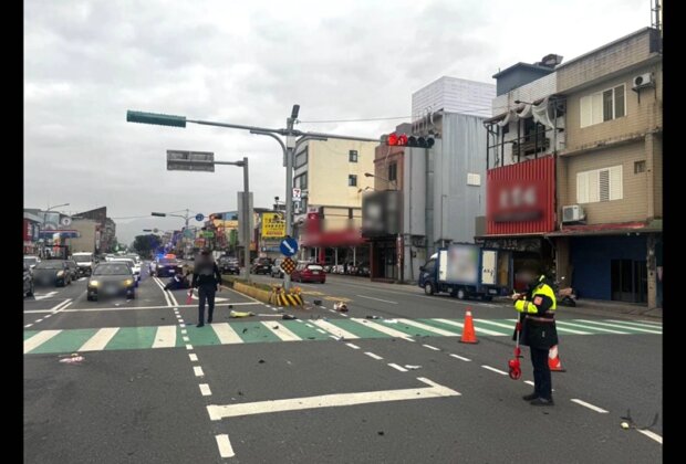 上班途中遇死劫 婦人遭闖紅燈騎士攔腰撞上