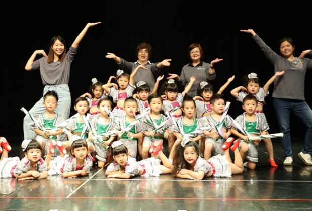 羅東鎮立幼兒園300幼兒舞動金色童年 !