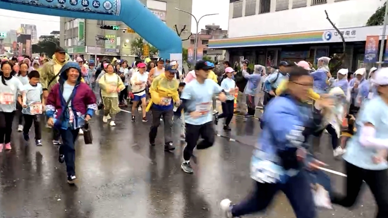 礁溪溫泉馬拉松四千跑者 溫泉鄉寒冬奔馳