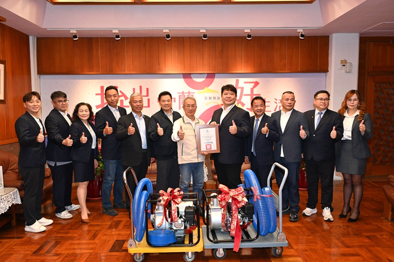 公私協力防汛 建商公會捐10組抽水機救災