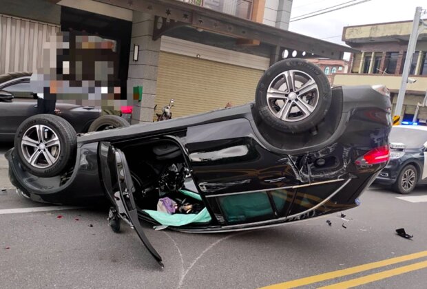 宜蘭壯二路東津路口車禍 休旅車翻覆送醫